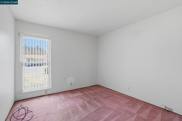 939 Tara Hills Dr, Pinole, CA 94564