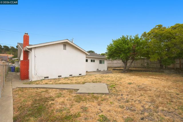 939 Tara Hills Dr, Pinole, CA 94564