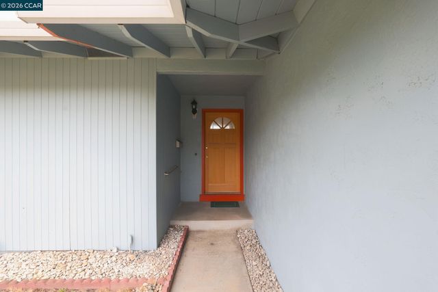 939 Tara Hills Dr, Pinole, CA 94564