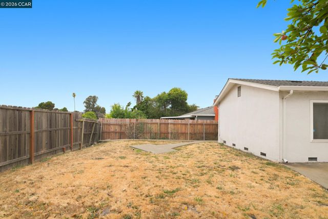 939 Tara Hills Dr, Pinole, CA 94564