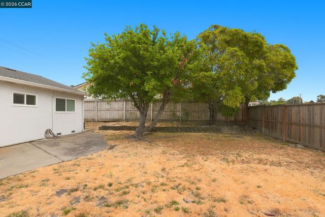 939 Tara Hills Dr, Pinole, CA 94564