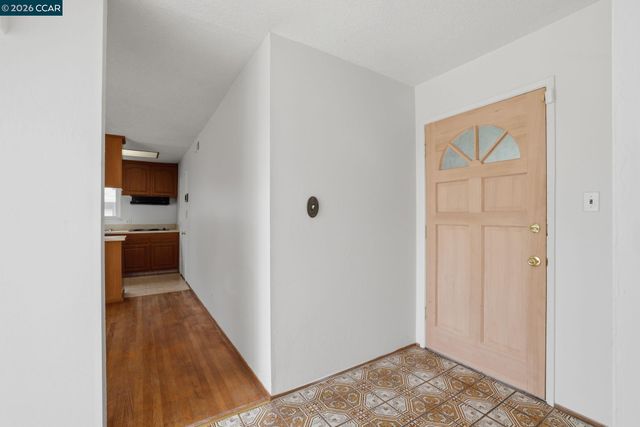 939 Tara Hills Dr, Pinole, CA 94564