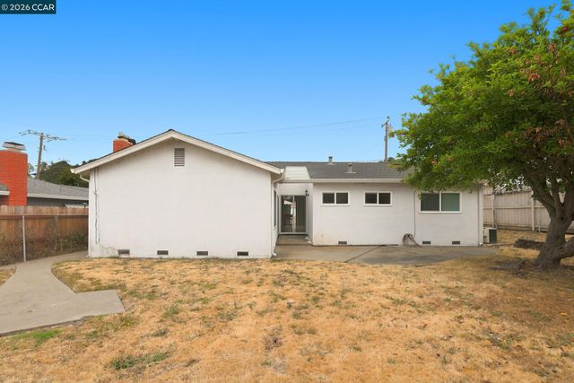 939 Tara Hills Dr, Pinole, CA 94564