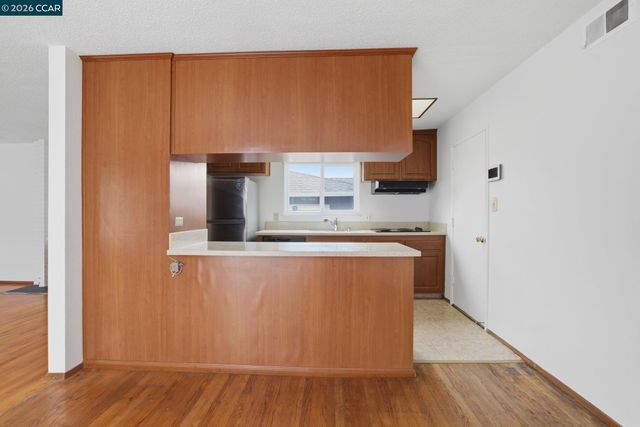 939 Tara Hills Dr, Pinole, CA 94564
