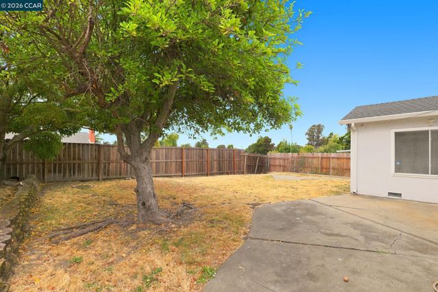 939 Tara Hills Dr, Pinole, CA 94564