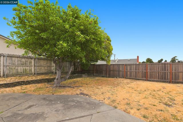 939 Tara Hills Dr, Pinole, CA 94564