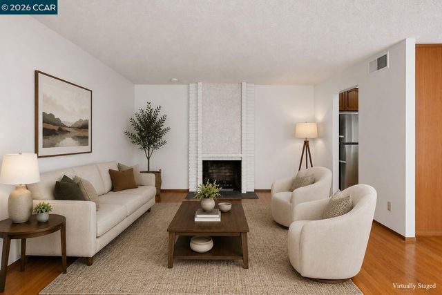 939 Tara Hills Dr, Pinole, CA 94564