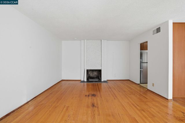 939 Tara Hills Dr, Pinole, CA 94564