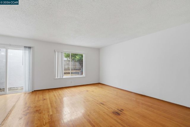 939 Tara Hills Dr, Pinole, CA 94564