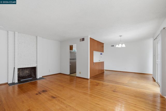 939 Tara Hills Dr, Pinole, CA 94564