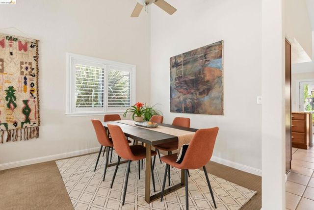 5991 Skyfarm Dr, Castro Valley, CA 94552