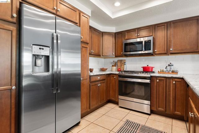 5991 Skyfarm Dr, Castro Valley, CA 94552