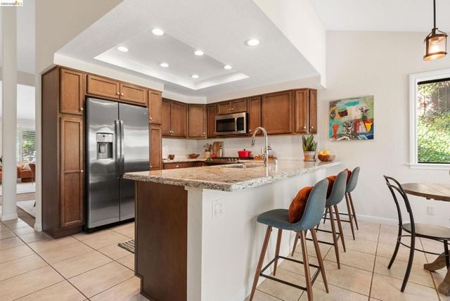 5991 Skyfarm Dr, Castro Valley, CA 94552