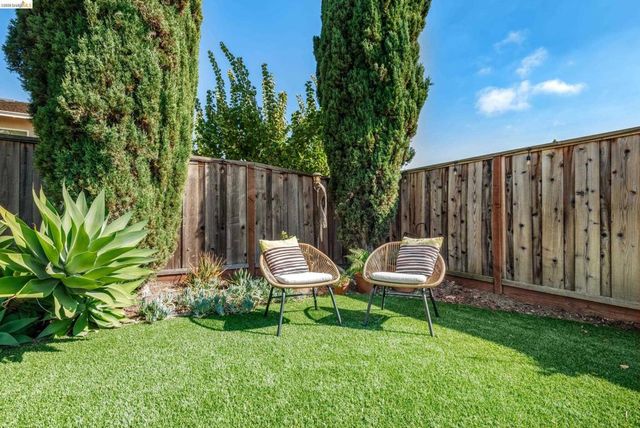 5991 Skyfarm Dr, Castro Valley, CA 94552