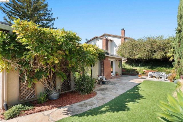 5991 Skyfarm Dr, Castro Valley, CA 94552