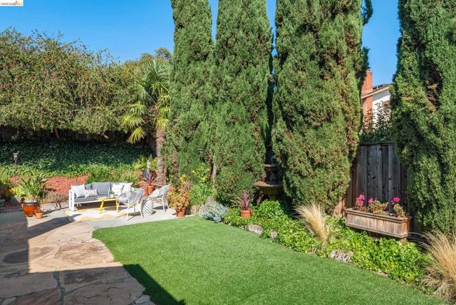 5991 Skyfarm Dr, Castro Valley, CA 94552