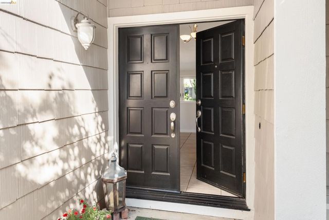 5991 Skyfarm Dr, Castro Valley, CA 94552