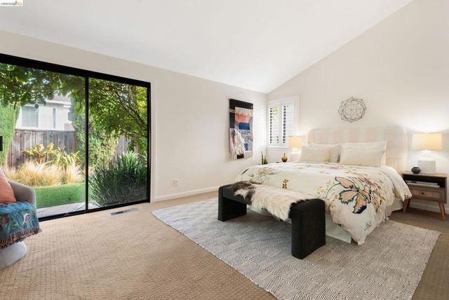 5991 Skyfarm Dr, Castro Valley, CA 94552
