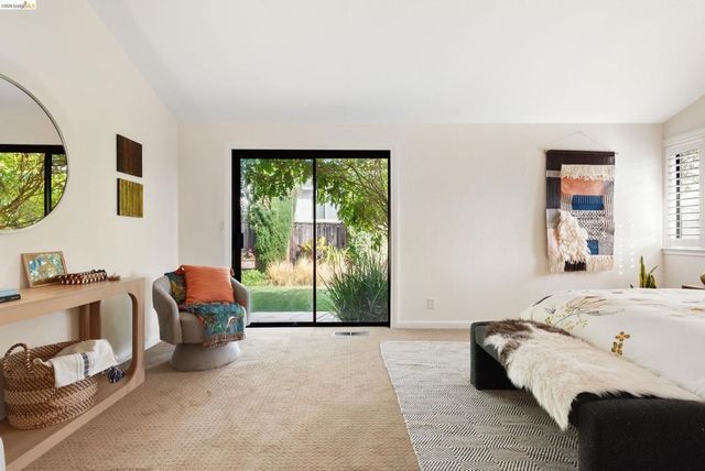 5991 Skyfarm Dr, Castro Valley, CA 94552