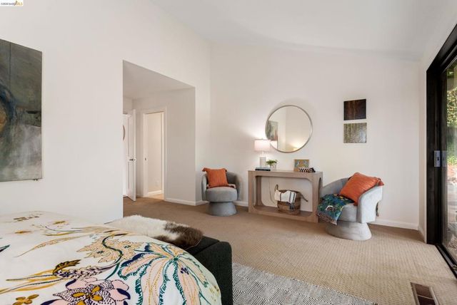 5991 Skyfarm Dr, Castro Valley, CA 94552