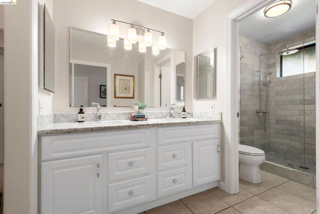 5991 Skyfarm Dr, Castro Valley, CA 94552