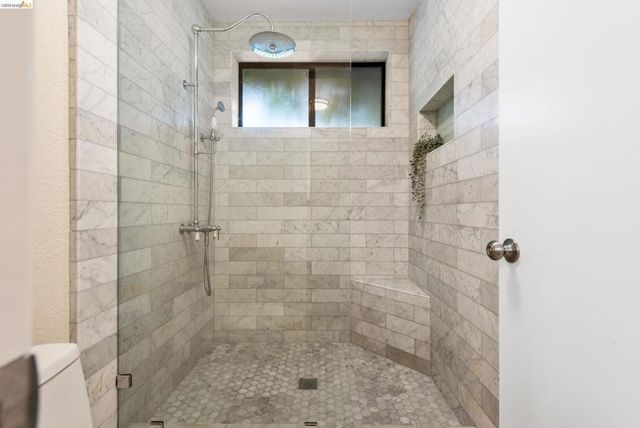5991 Skyfarm Dr, Castro Valley, CA 94552