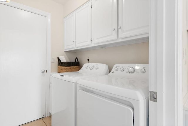 5991 Skyfarm Dr, Castro Valley, CA 94552