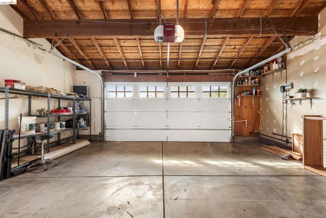5991 Skyfarm Dr, Castro Valley, CA 94552