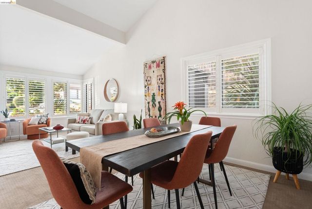 5991 Skyfarm Dr, Castro Valley, CA 94552