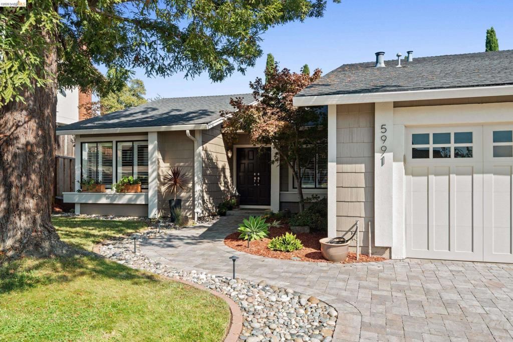 5991 Skyfarm Dr, Castro Valley, CA 94552