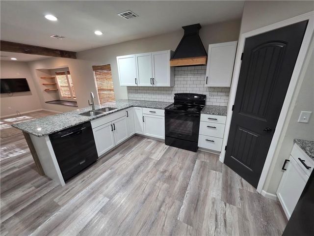 435 N Tower Street, Nevada, MO 64772