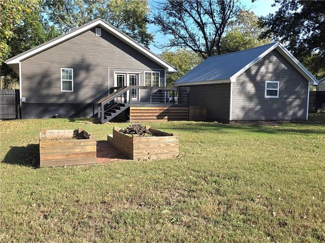 435 N Tower Street, Nevada, MO 64772