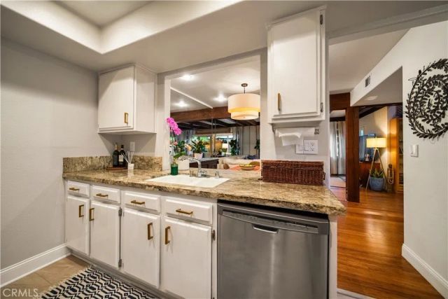 2071 Meadow View Lane, Costa Mesa, CA 92627