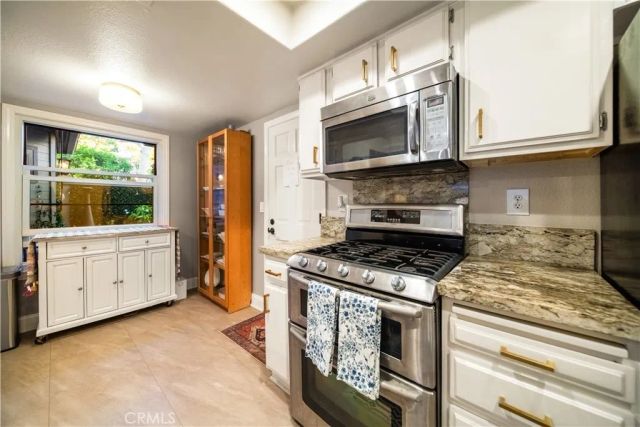 2071 Meadow View Lane, Costa Mesa, CA 92627