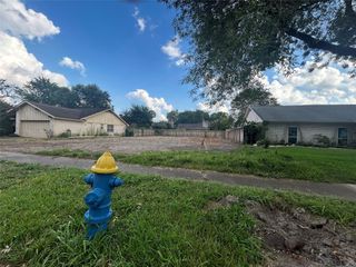 9423 Benning Dr, Houston, TX 77031