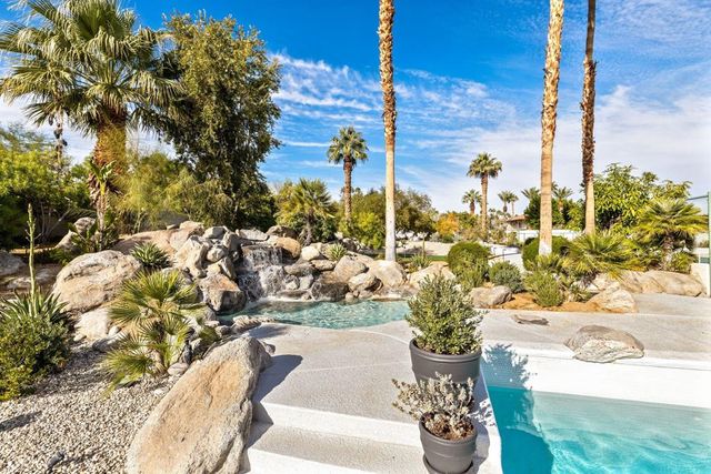 594 W Stevens Road, Palm Springs, CA 92262