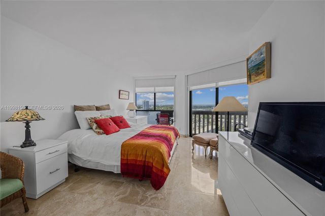 1000 W Island Boulevard 1910, Aventura, FL 33160