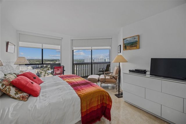 1000 W Island Boulevard 1910, Aventura, FL 33160