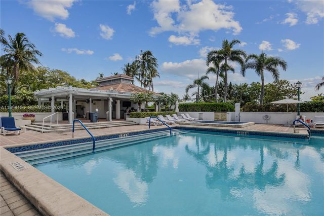 1000 W Island Boulevard 1910, Aventura, FL 33160
