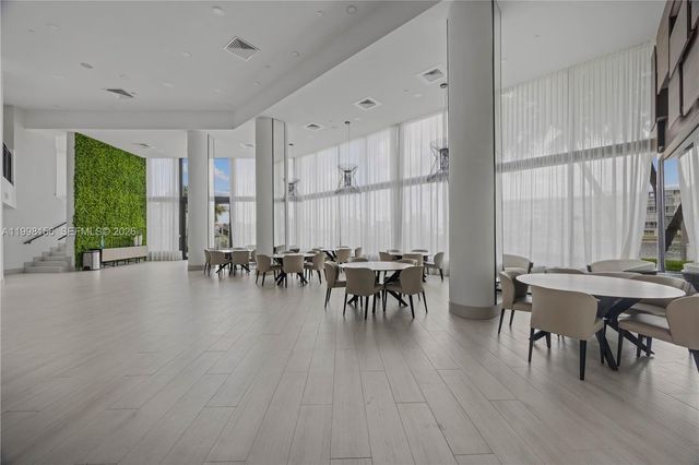 1000 W Island Boulevard 1910, Aventura, FL 33160