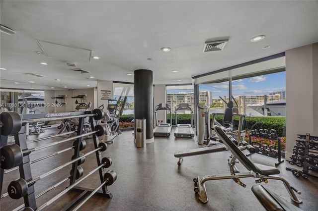 1000 W Island Boulevard 1910, Aventura, FL 33160