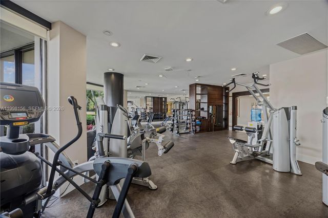 1000 W Island Boulevard 1910, Aventura, FL 33160