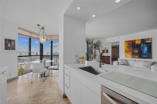 1000 W Island Boulevard 1910, Aventura, FL 33160