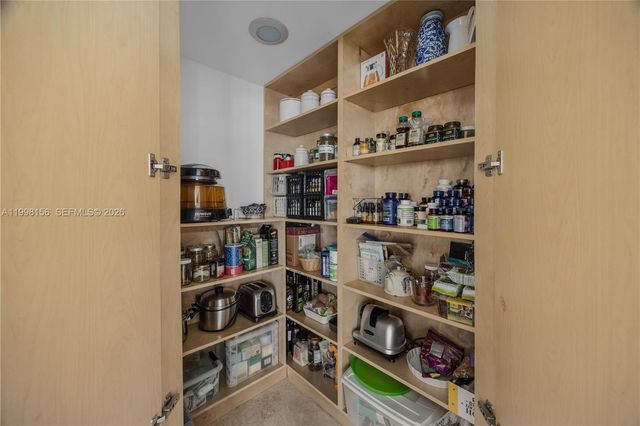 1000 W Island Boulevard 1910, Aventura, FL 33160