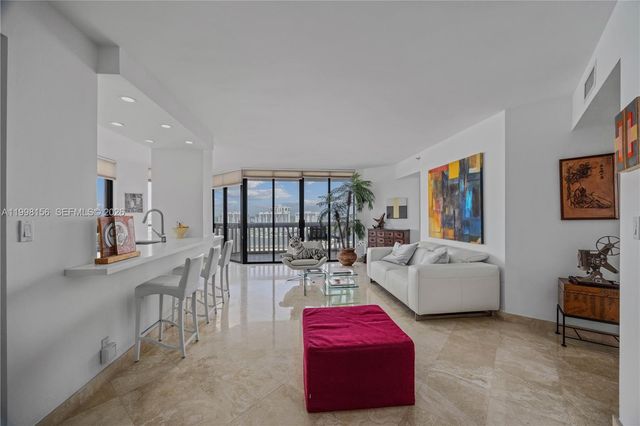 1000 W Island Boulevard 1910, Aventura, FL 33160
