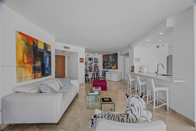 1000 W Island Boulevard 1910, Aventura, FL 33160