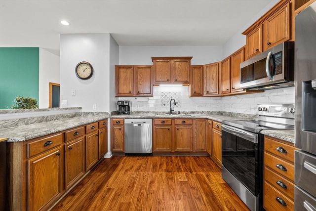 8517 Stratford ROAD, Oak Creek, WI 53154