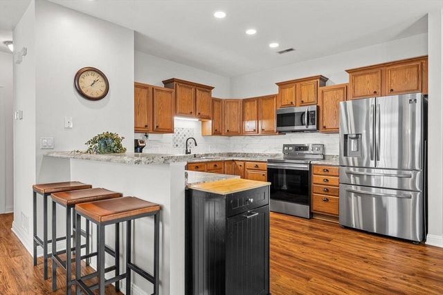 8517 Stratford ROAD, Oak Creek, WI 53154