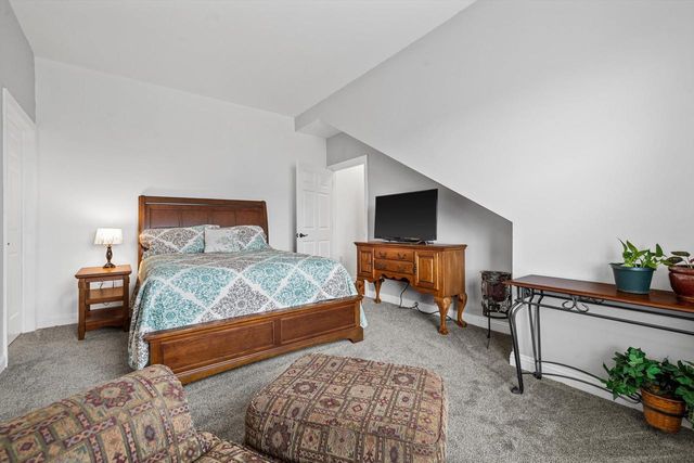 8517 Stratford ROAD, Oak Creek, WI 53154