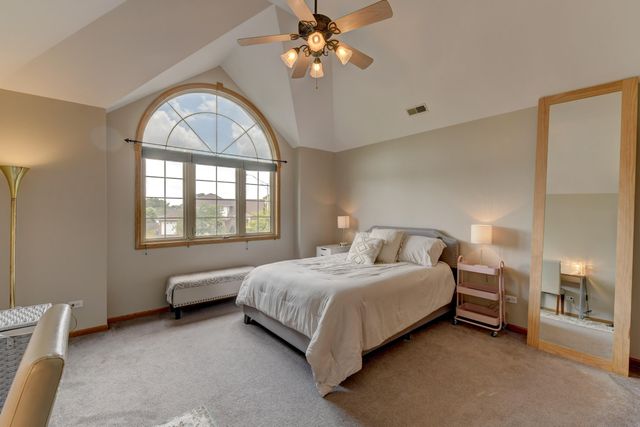 817 Robin Court, Dyer, IN 46311